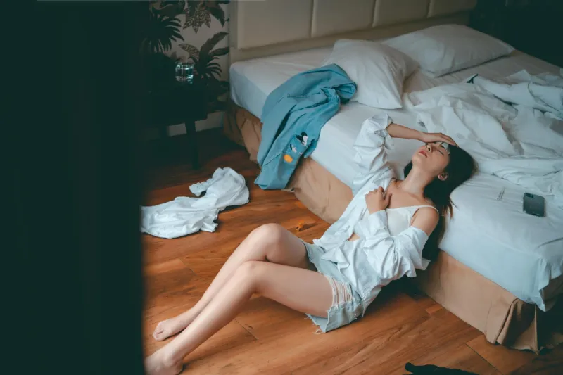 Monday Morning Preparation Theater: The Sunday Night Fashion Panic That Ruins Every Weekend